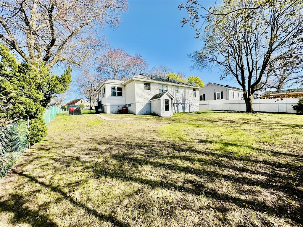 18 Cabot Rd