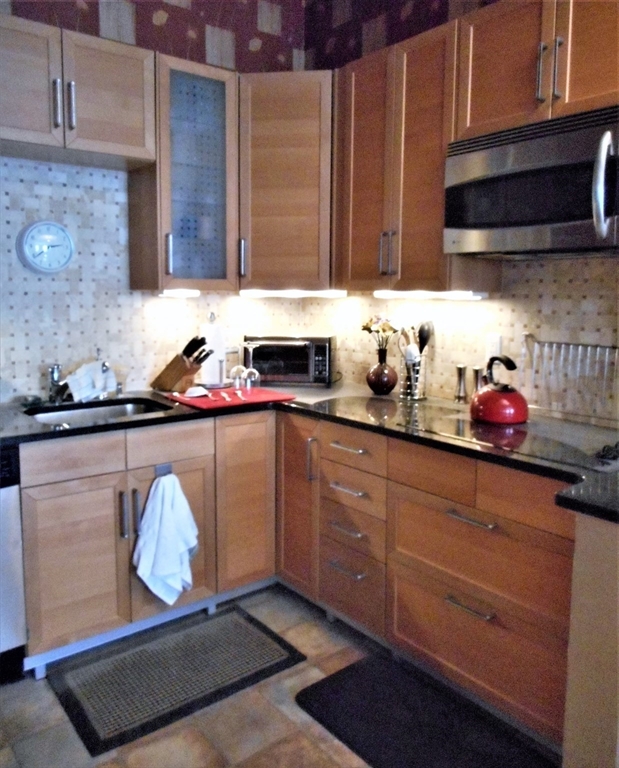 922 Beacon Street 13