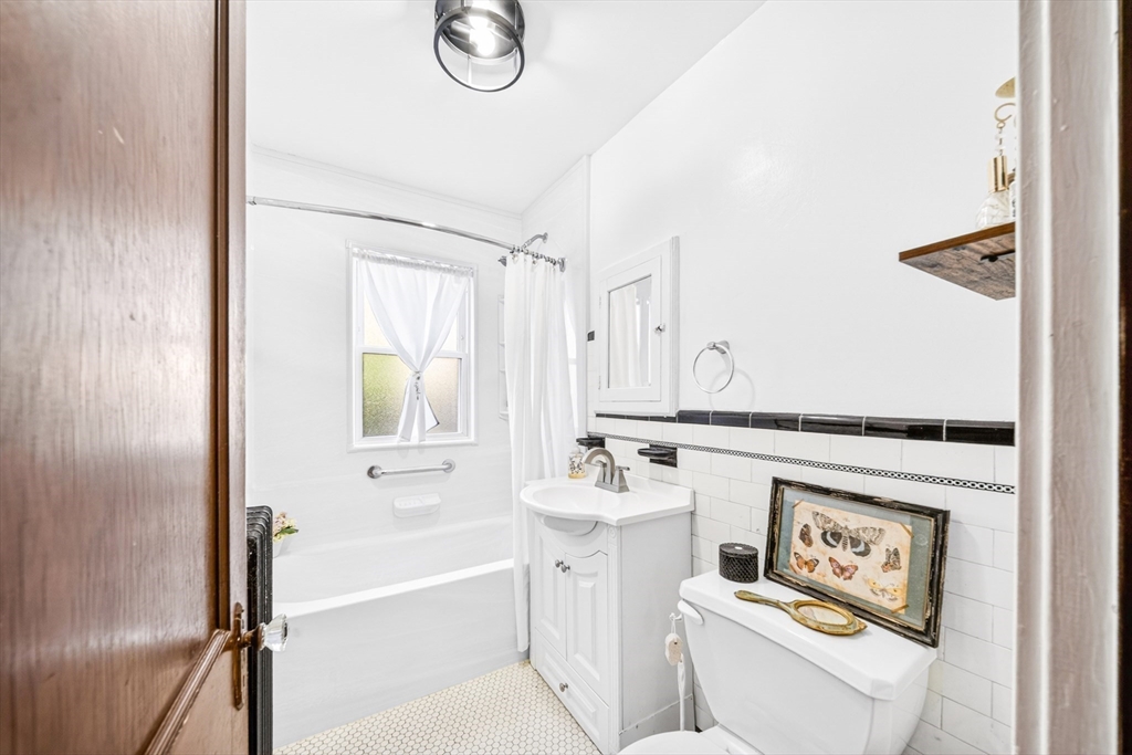 48 Edgecliff Rd #1, Watertown, MA Photo #14