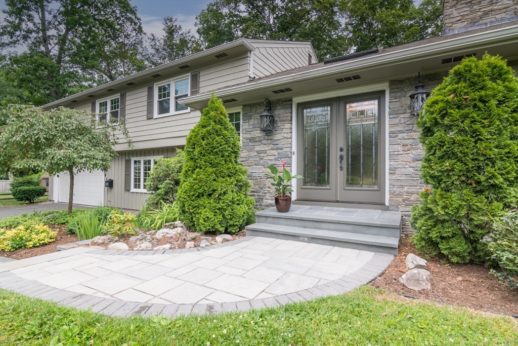42 Elizabeth Cir
