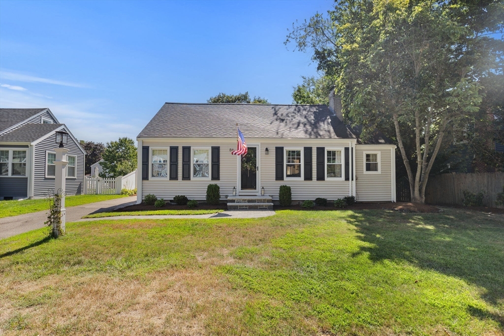 86 Lakeshore Dr