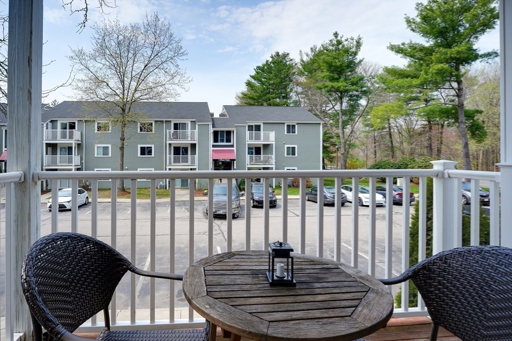 Natick, Massachusetts 01760, United States, 1 Bedroom Bedrooms, ,1 BathroomBathrooms,Residential,Pending,121002