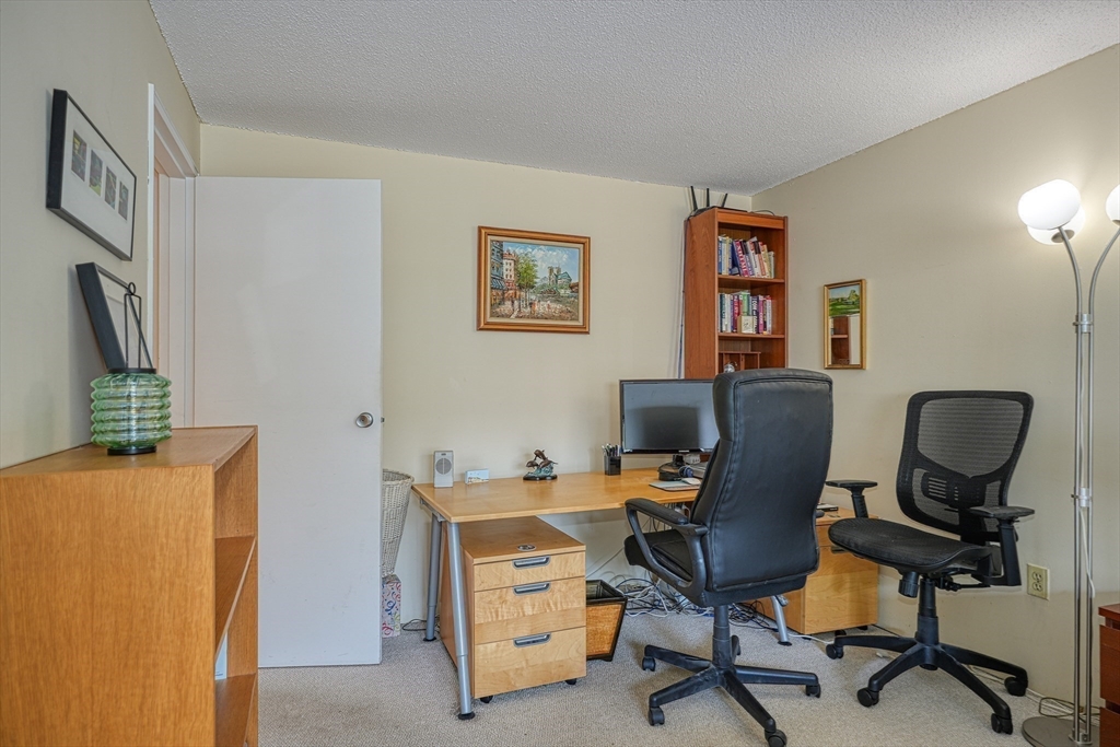 Natick, Massachusetts 01760, United States, 1 Bedroom Bedrooms, ,1 BathroomBathrooms,Residential,Pending,121002