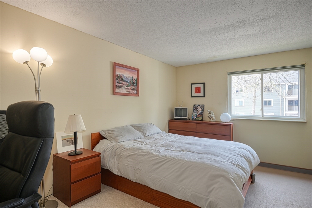 Natick, Massachusetts 01760, United States, 1 Bedroom Bedrooms, ,1 BathroomBathrooms,Residential,Pending,121002