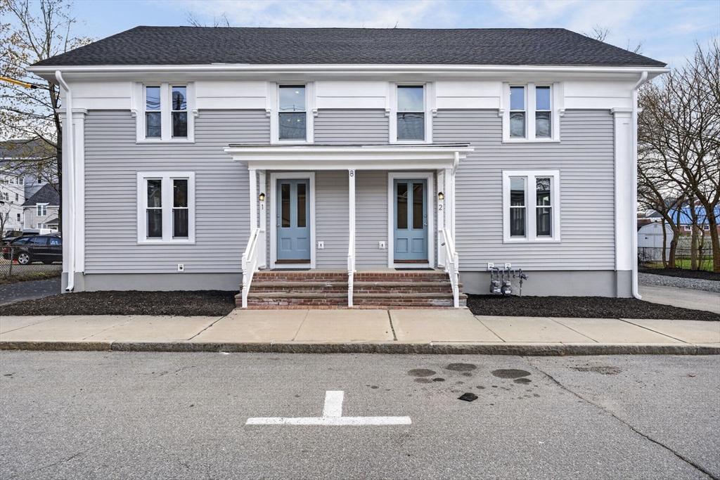 Photo 1 of 40 — 8-10 Hammatt St, Ipswich, MA 01938