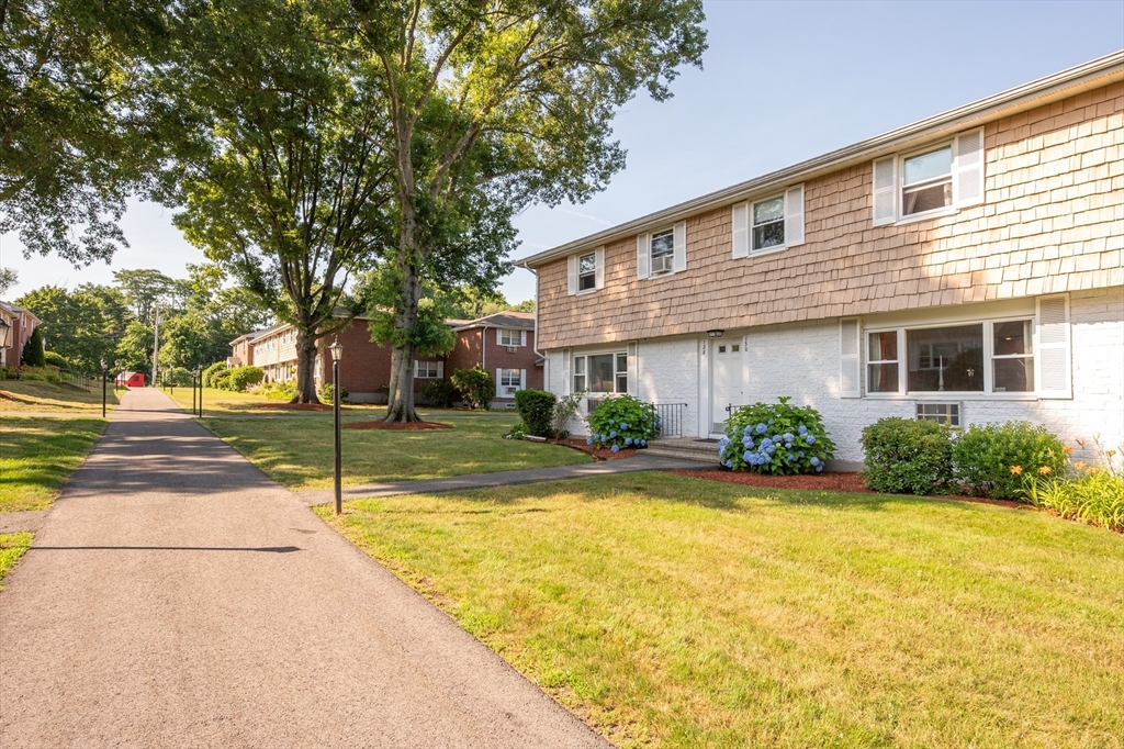 130 Kingston St 130