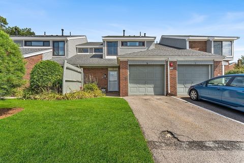 16 Meadowood Dr 16 Stoughton MA 02072