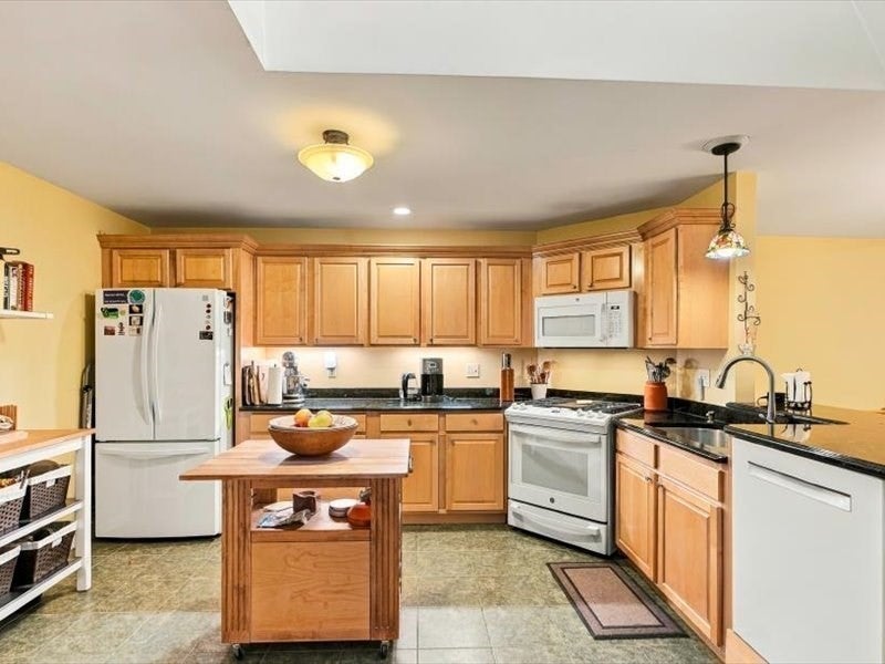 81 Country Squire Rd #81, Uxbridge, MA, 81 Country Squire Rd #81, Uxbridge, MA Photo #8