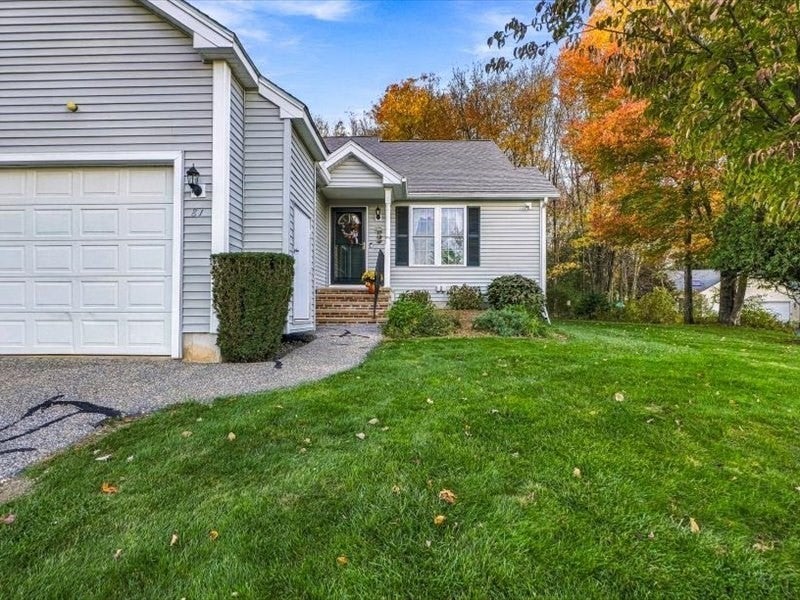 Photo of 81 Country Squire Rd, Uxbridge, MA