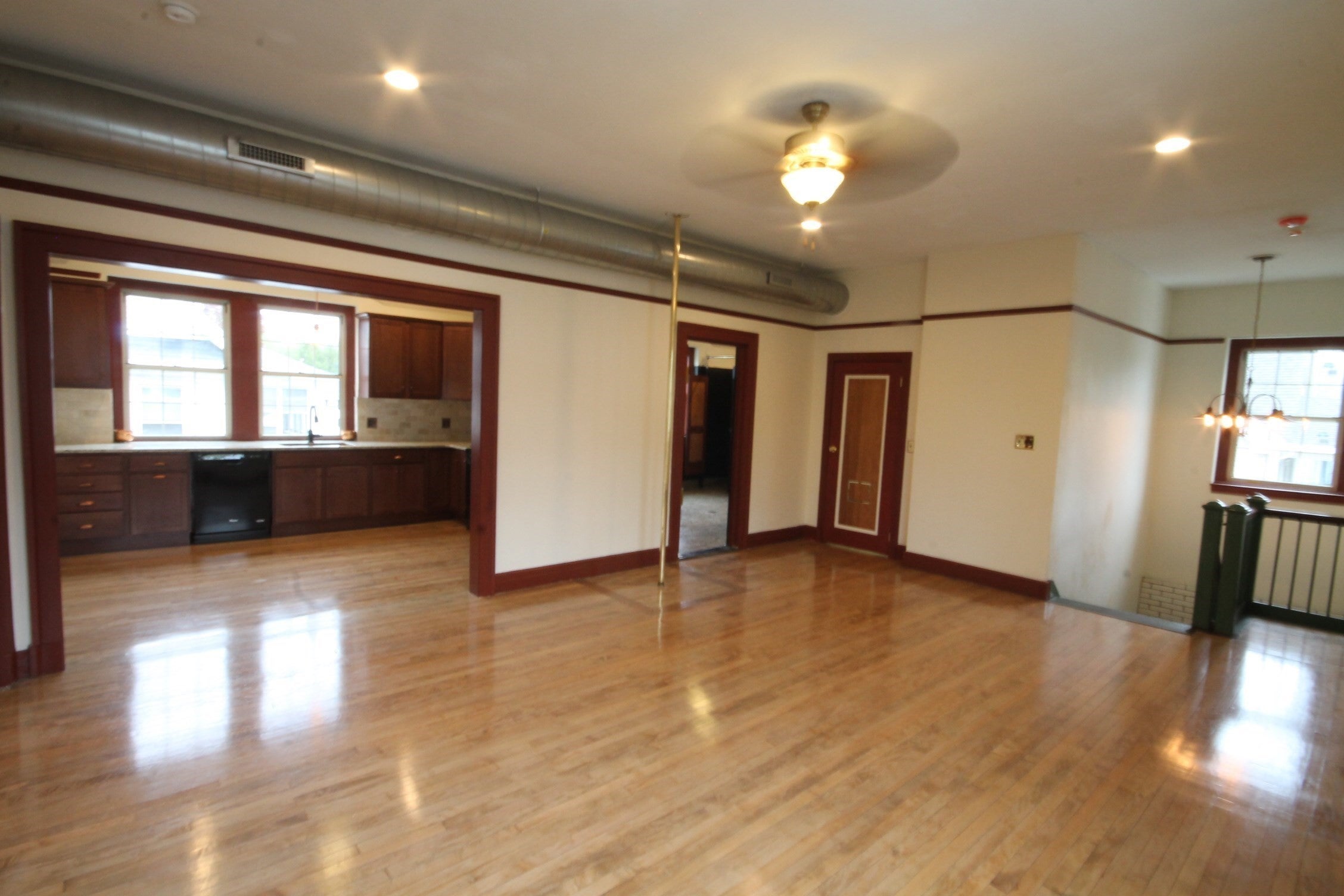 1043 Sumner Ave