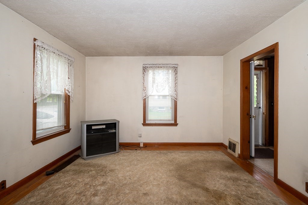 22 Comins Rd