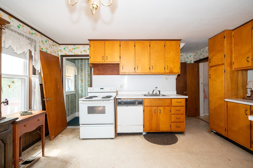 22 Comins Rd