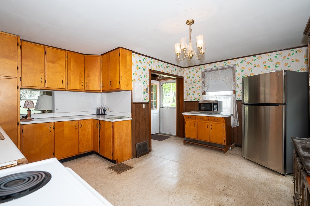 22 Comins Rd