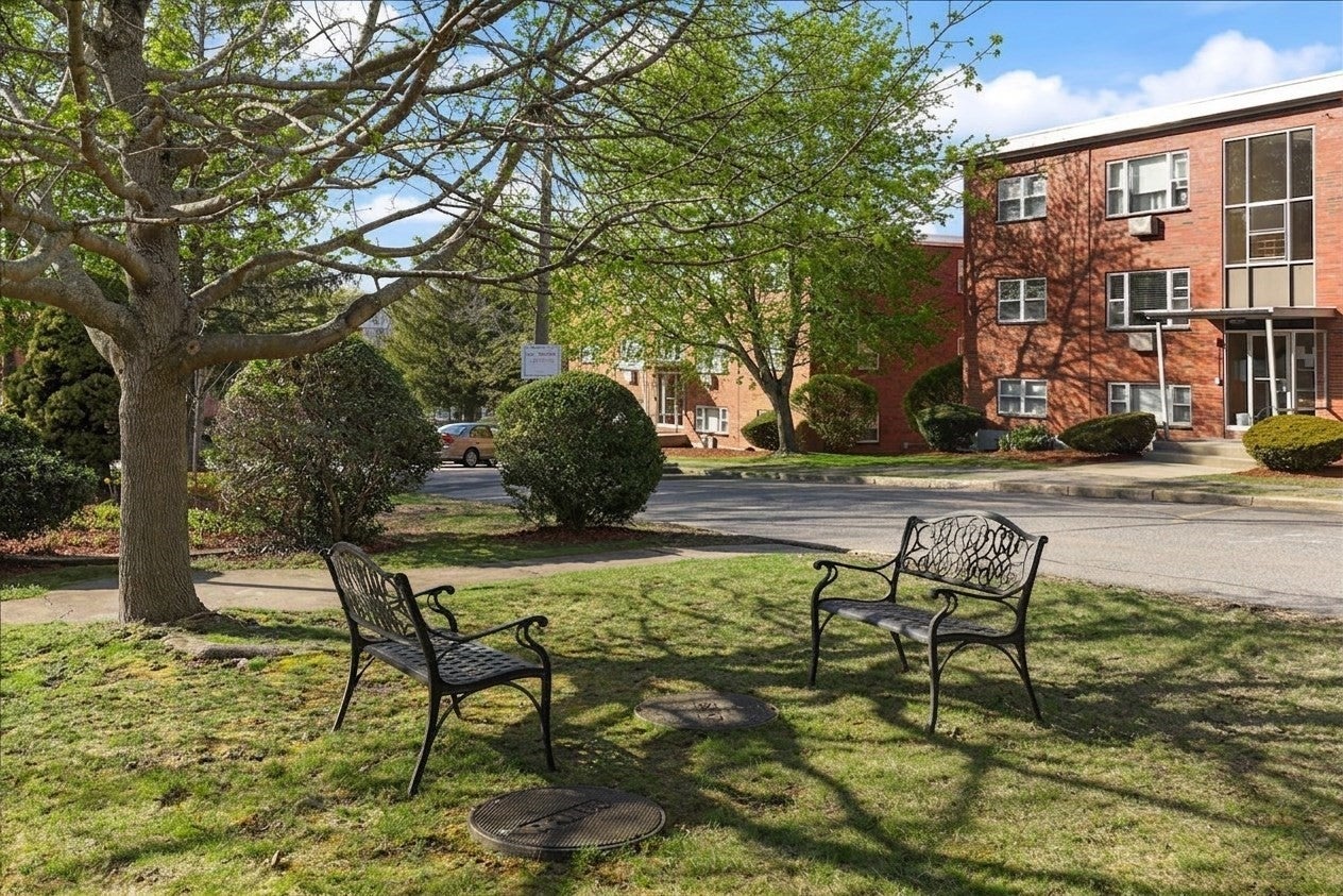 1105 Lexington Street 8-6