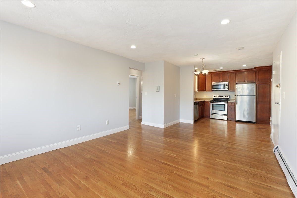 1105 Lexington Street 8-6