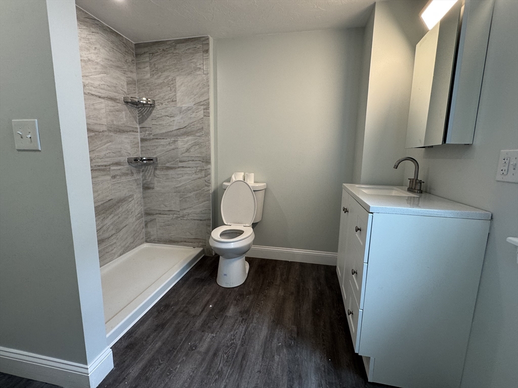 165 Baker St 1
