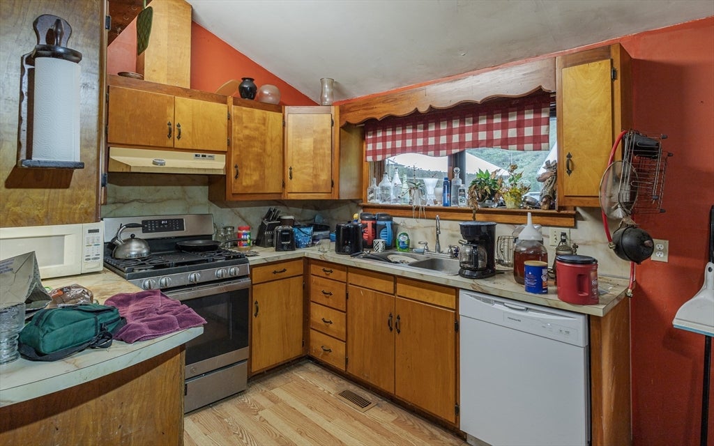 364 Jacksonville Rd, Colrain, MA, 364 Jacksonville Rd, Colrain, MA Photo #9