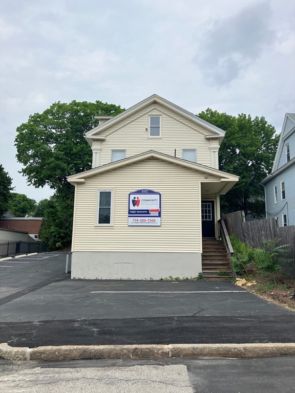 227 Russell St