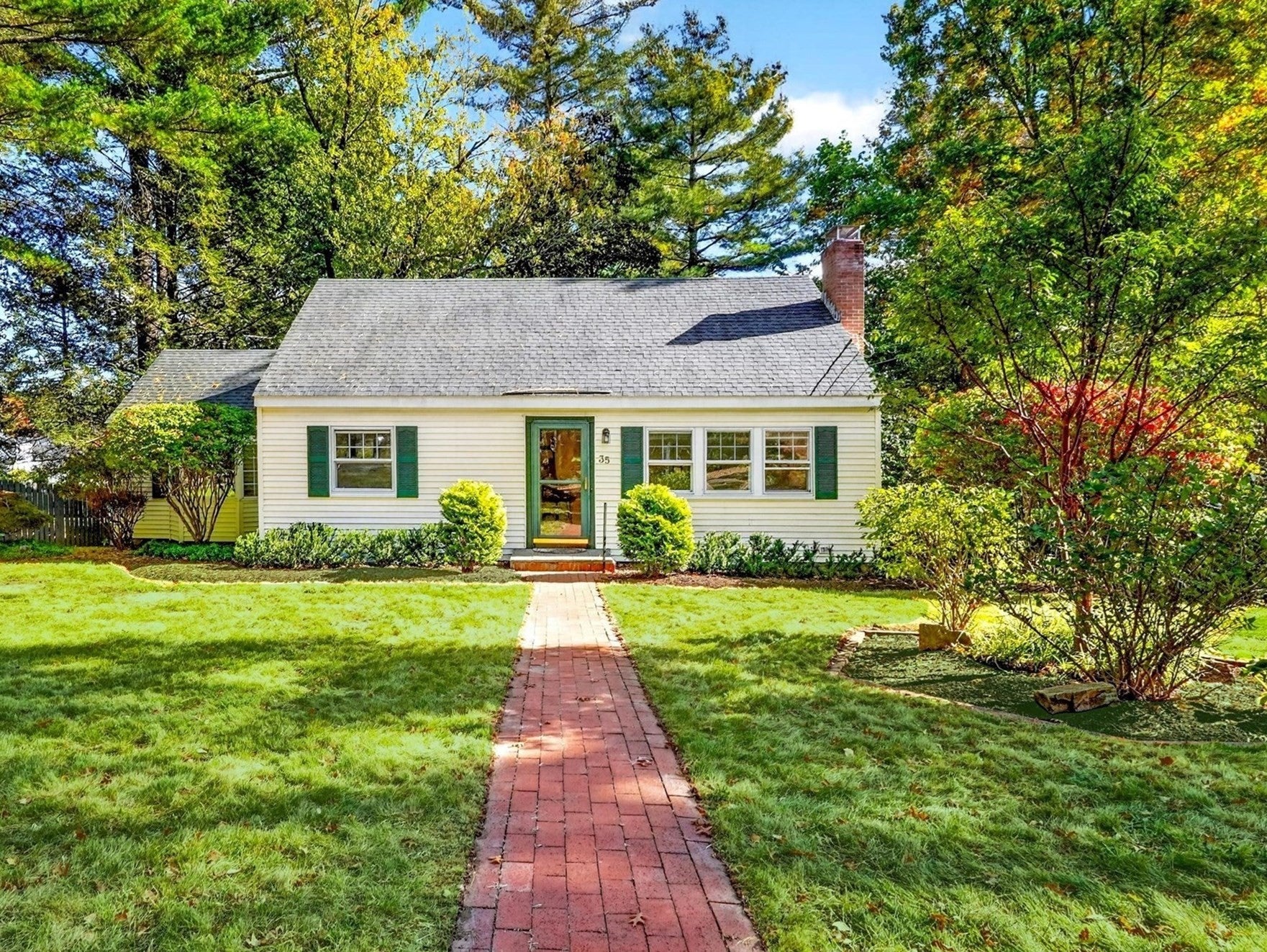 Photo of 35 Mohawk Dr, Acton, MA