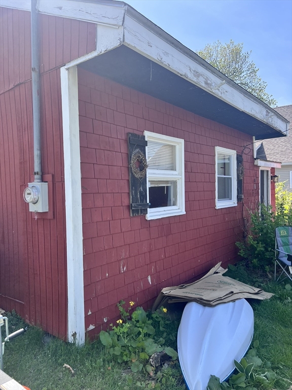 18 Laurel Ave