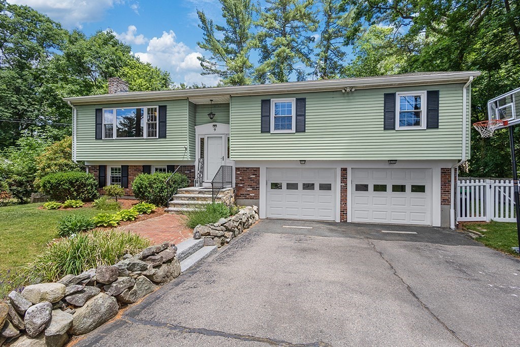 9 Lakeshore Dr