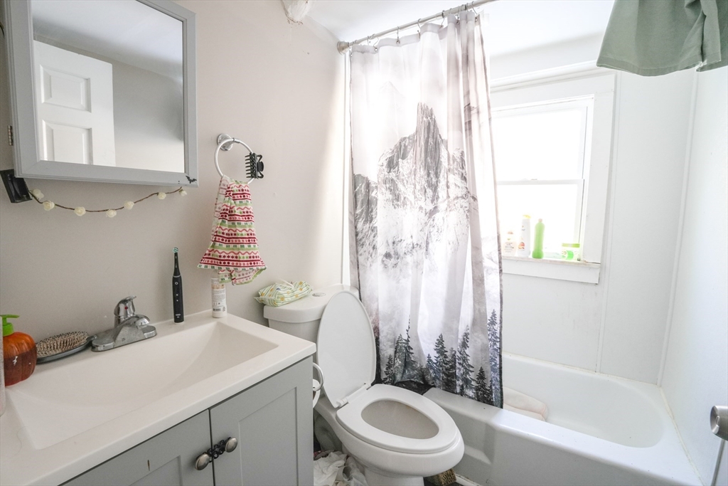 Pepperell, Massachusetts 01463, United States, 13 Bedrooms Bedrooms, ,11 BathroomsBathrooms,Residential,Pending,88392