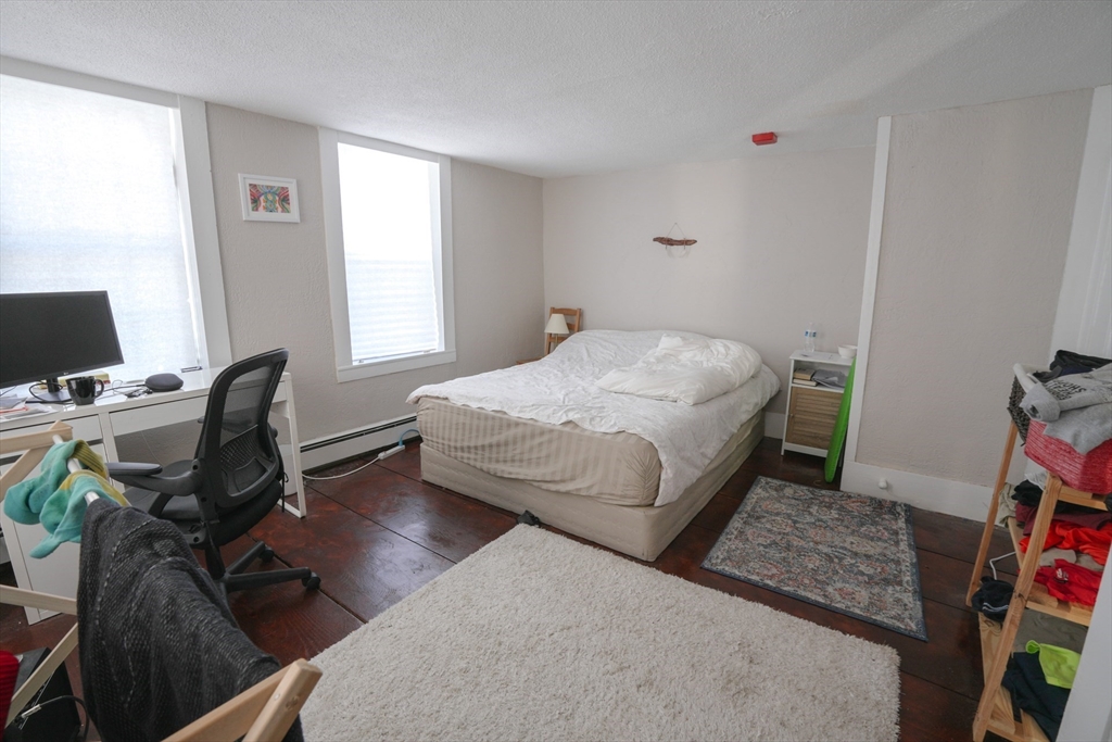 Pepperell, Massachusetts 01463, United States, 13 Bedrooms Bedrooms, ,11 BathroomsBathrooms,Residential,Pending,88392