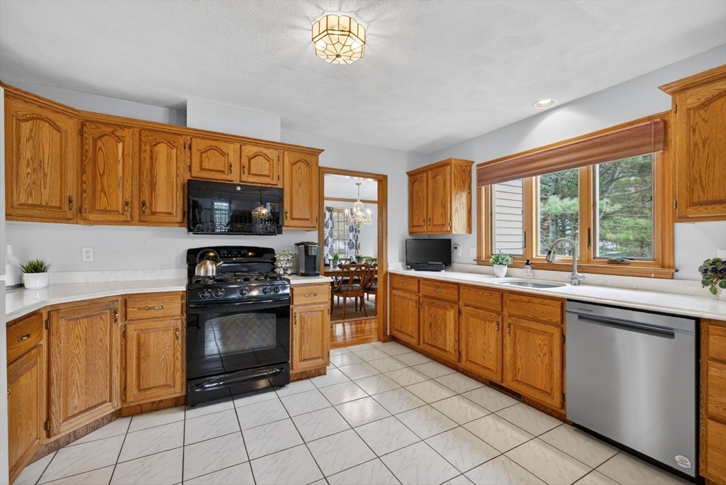 2 Stouffer Cir, Andover, MA Photo #13