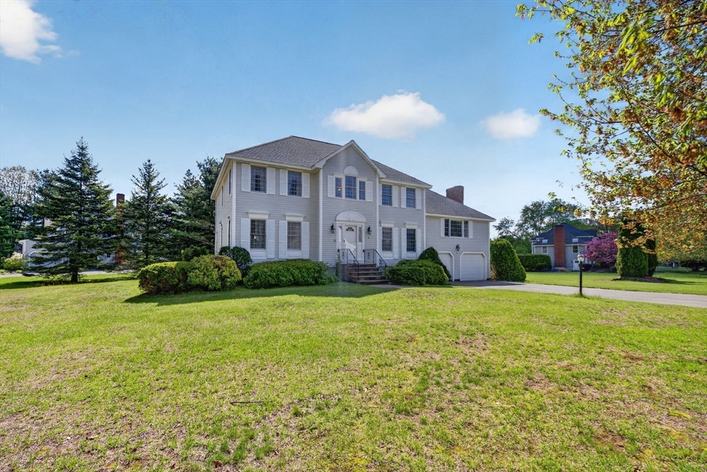 Photo of 2 Stouffer Cir, Andover, MA