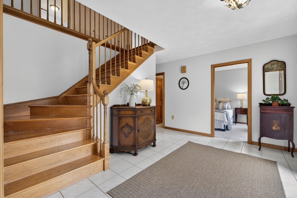 2 Stouffer Cir, Andover, MA Photo #5