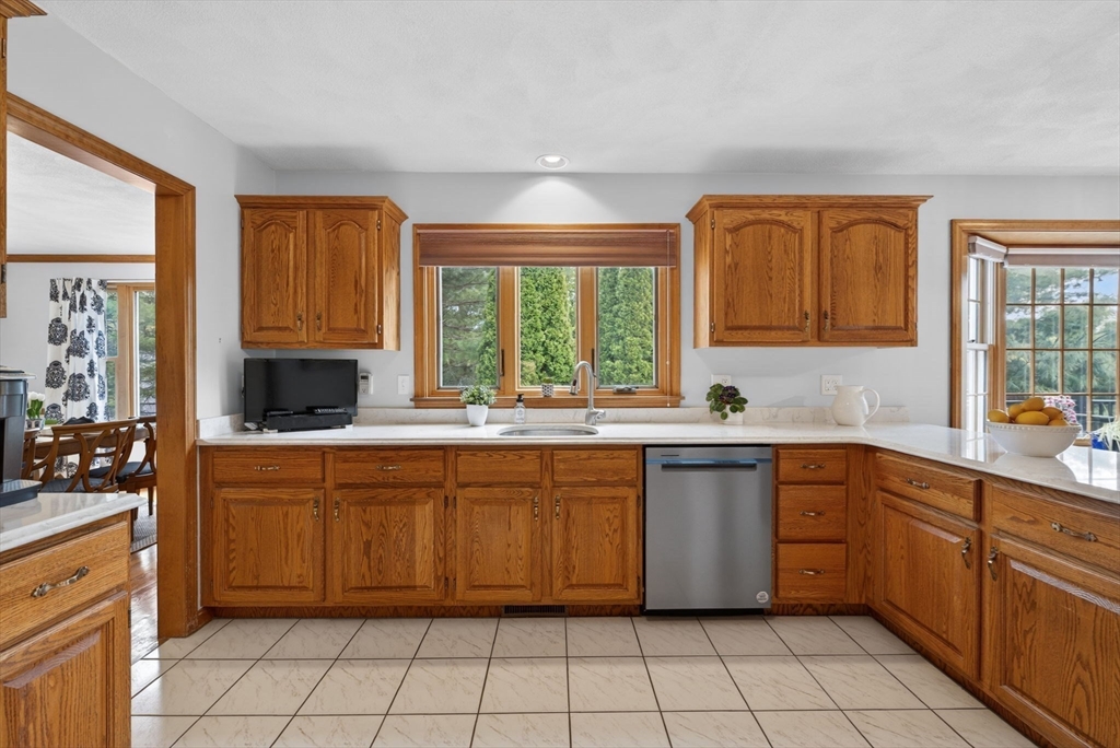 2 Stouffer Cir, Andover, MA Photo #11