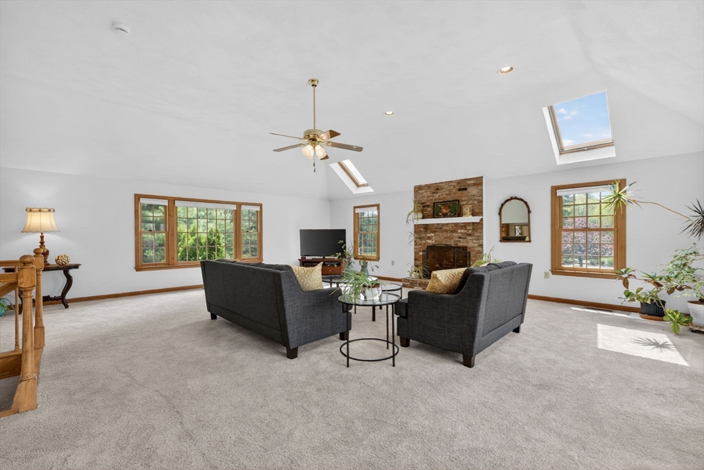 2 Stouffer Cir, Andover, MA Photo #16