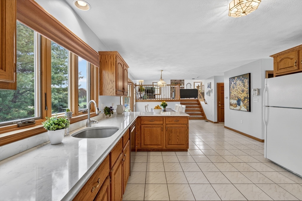 2 Stouffer Cir, Andover, MA Photo #12