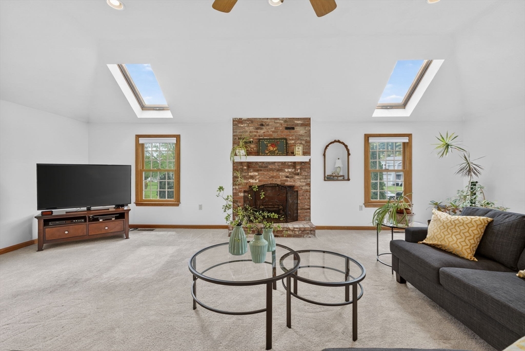 2 Stouffer Cir, Andover, MA Photo #20