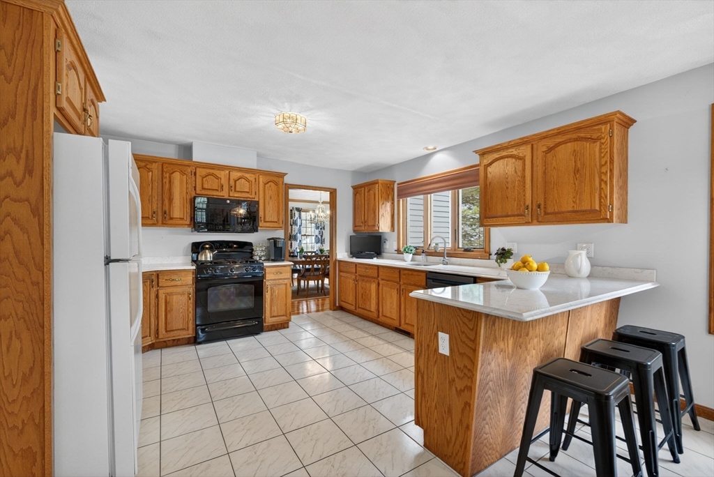 2 Stouffer Cir, Andover, MA Photo #10