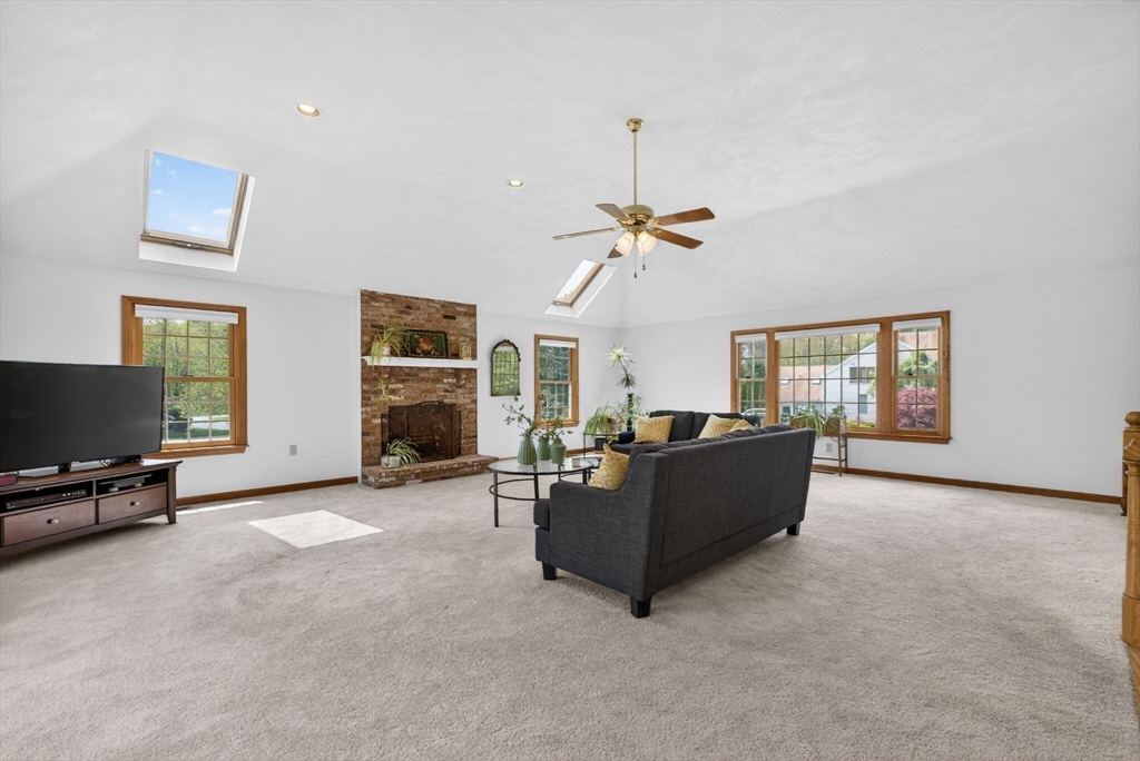 2 Stouffer Cir, Andover, MA Photo #17