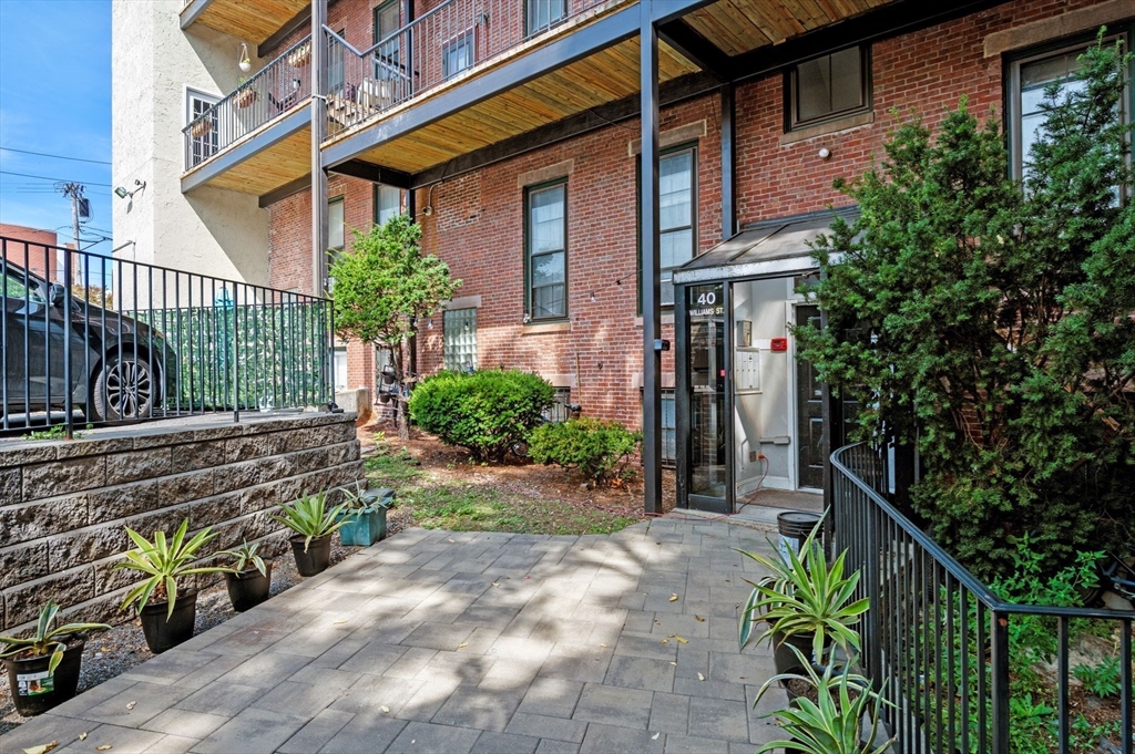 40 Williams St C
