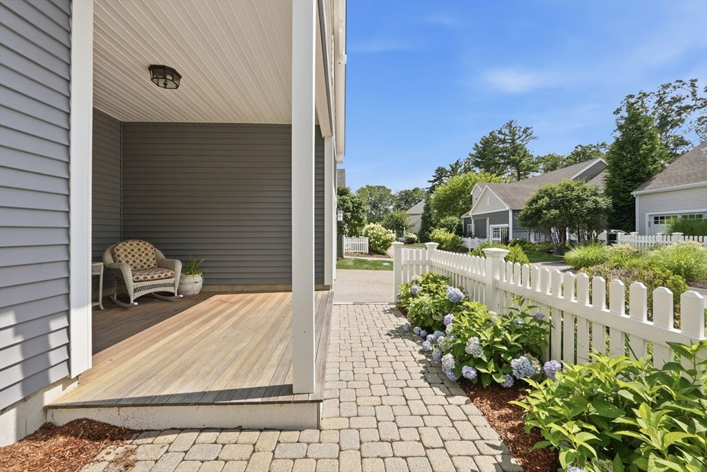 8 Lantern Way 8