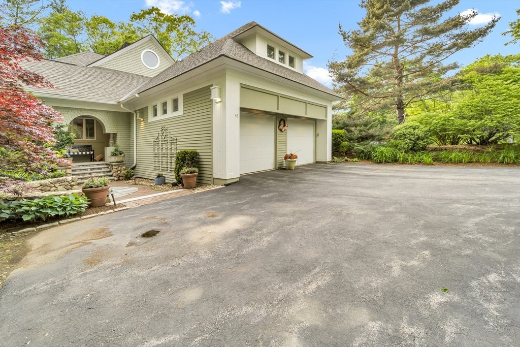43 Country Club Way