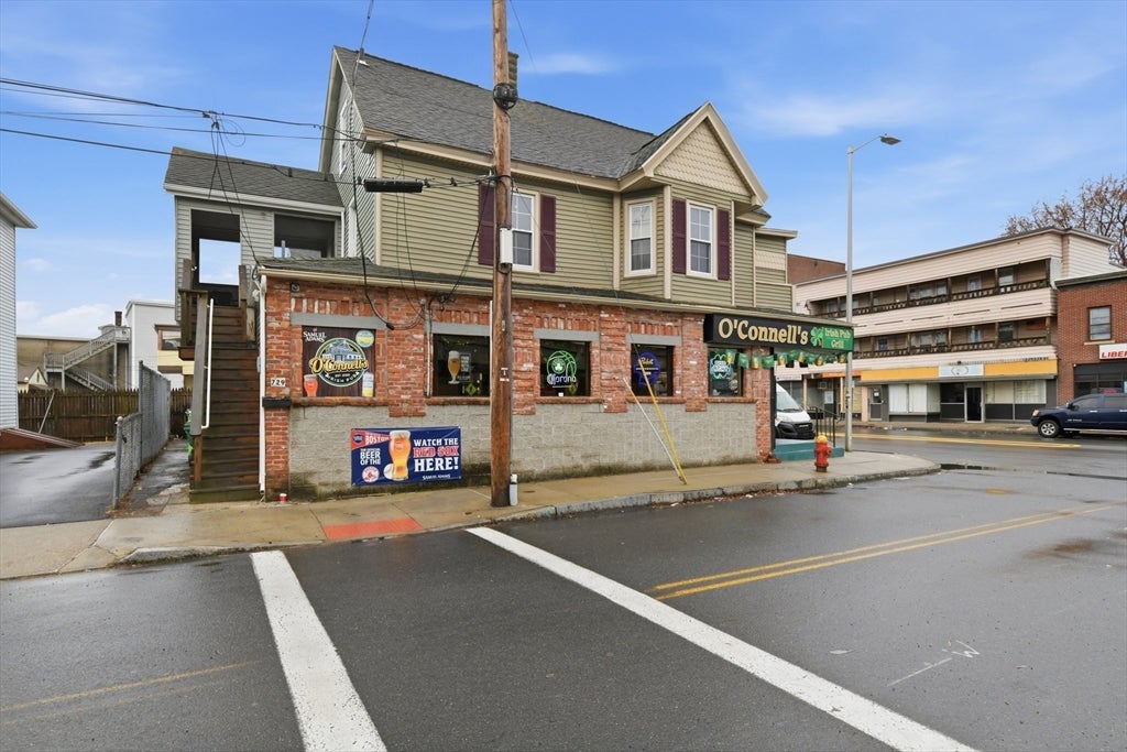 729 Chicopee St