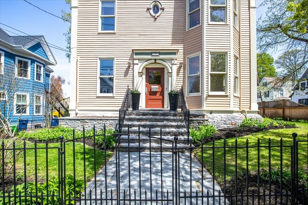 218 Park St