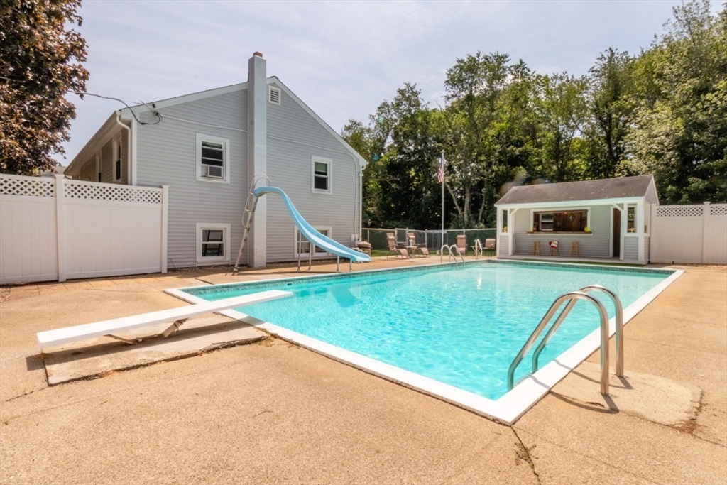 10 Ellis St, Medway, MA Photo #41