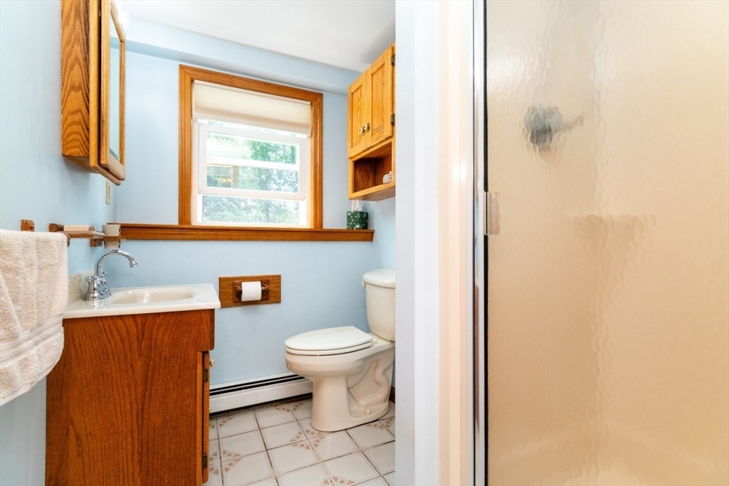 10 Ellis St, Medway, MA Photo #10