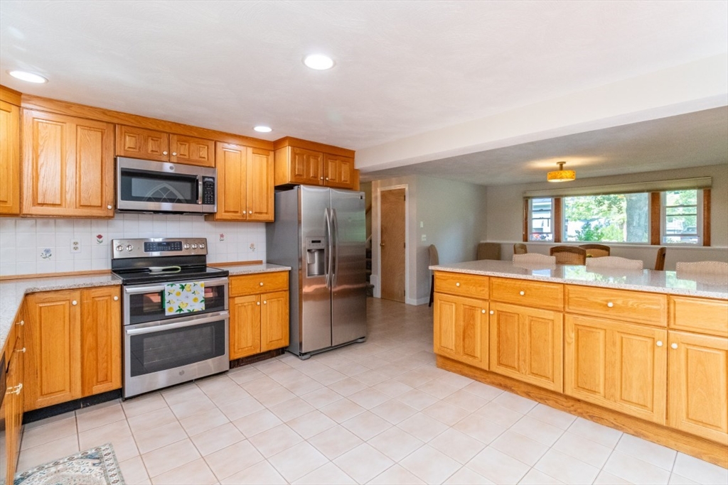 10 Ellis St, Medway, MA Photo #7