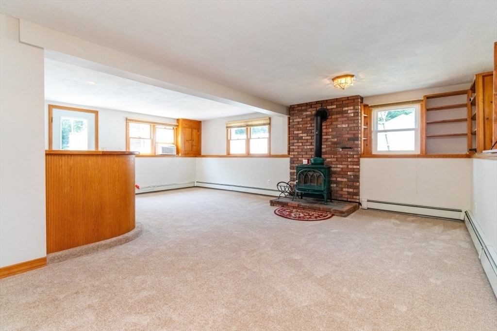 10 Ellis St, Medway, MA Photo #12
