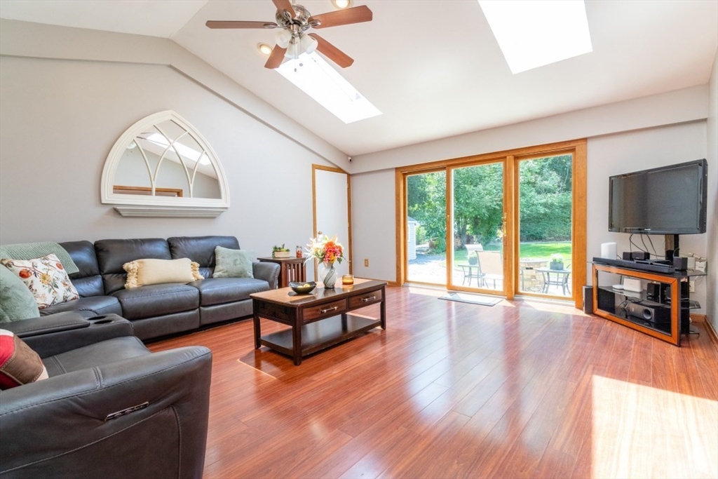 10 Ellis St, Medway, MA Photo #3