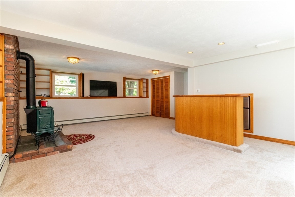 10 Ellis St, Medway, MA Photo #14