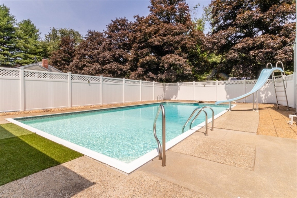 10 Ellis St, Medway, MA Photo #39