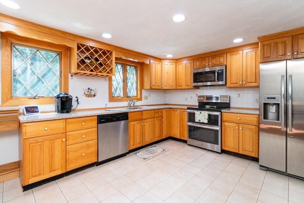 10 Ellis St, Medway, MA Photo #6