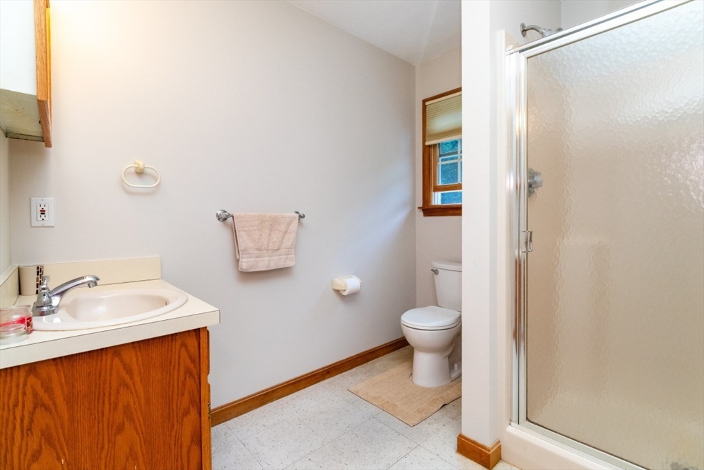 10 Ellis St, Medway, MA Photo #34